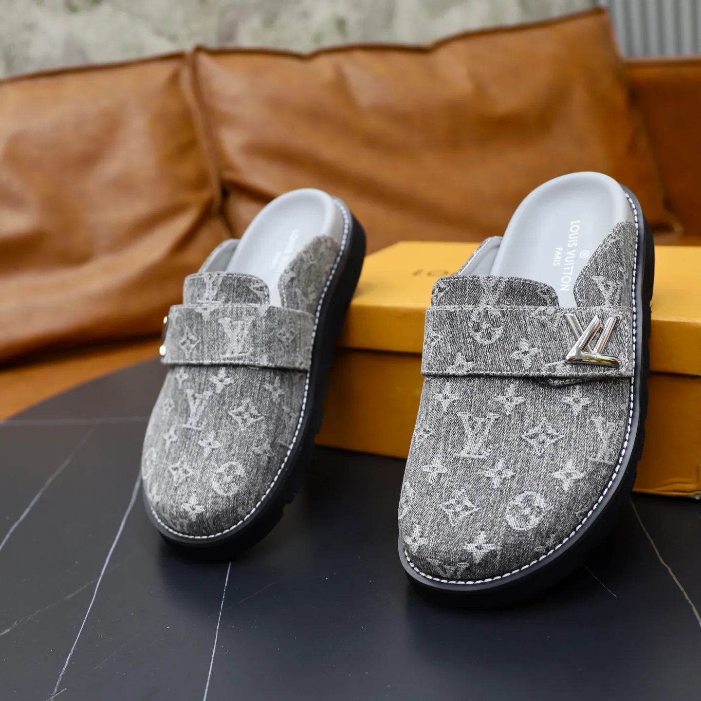Ex-factory price 420💰 Lv. Popular men's slippers hot sale 🔥 🩴Official website one to one production 38-45 sizes 45 46 🉑️Customized!